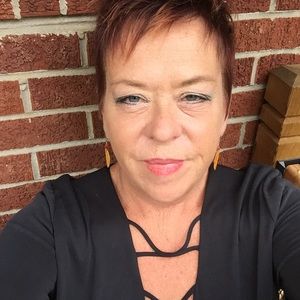 Meet your Posher, Cynthia